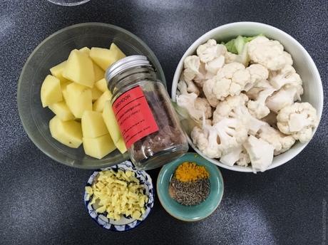 Classique indien – Aloo gobi (pommes de terre et chou-fleur en curry sec)