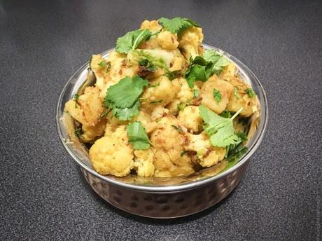 Classique indien – Aloo gobi (pommes de terre et chou-fleur en curry sec)