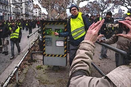 Le vandalisme des radars par les gilets jaunes coûte cher en vies humaines Le vandalisme des radars par les gilets jaunes coûte cher en vies humaines