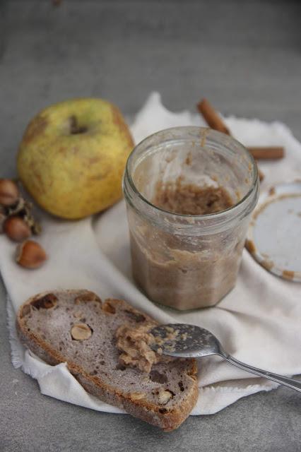 Cuillère et saladier : Beurre de pommes à la noisette (vegan)