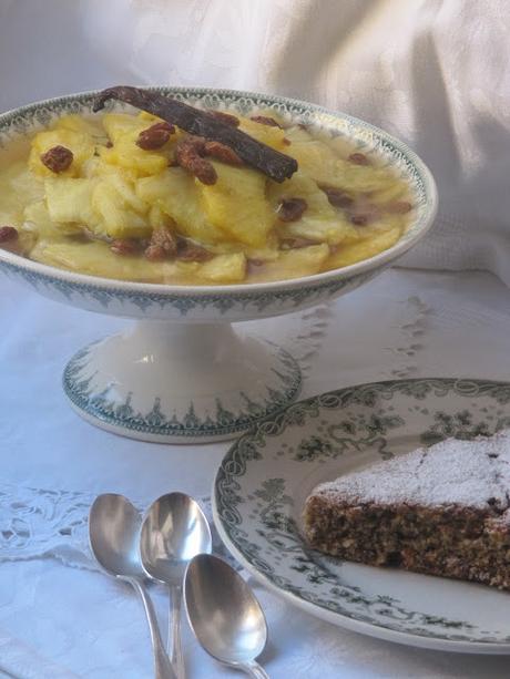 Ananas au sirop vanillé, rhum & raisins secs Ananas au sirop vanillé, rhum & raisins secs