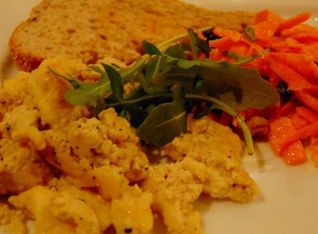 Salade de carottes au cari et omelette végétale au feta