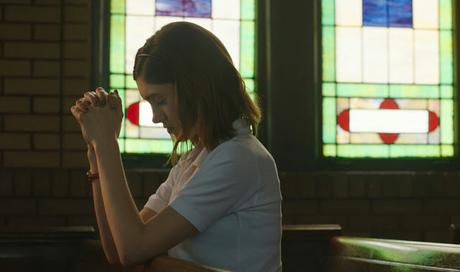 Premières images officielles pour Yes, God, Yes de Karen Maine