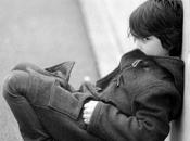 regardent droit dans tête...