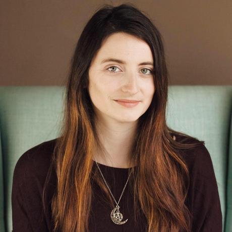 Ma ptite interview avec Alicia Garnier qui nous parle de son premier roman Will you play? Lâimage contient peut-être : 1 personne, sourit, gros plan