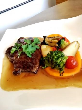 Entrecote, petits légumes © Gourmets&co