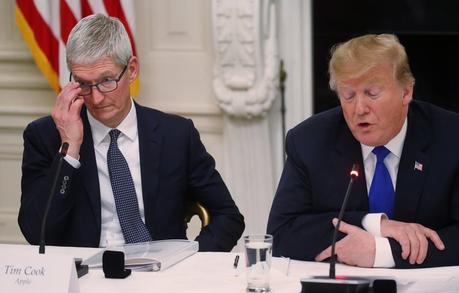 Donald Trump commet une bourde et appelle Tim Cook… Tim Apple