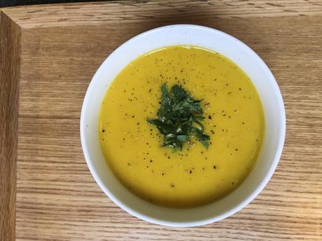 Douce shorba – Soupe de courge, lait de coco et lentilles Moong dal