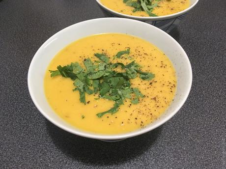 Douce shorba – Soupe de courge, lait de coco et lentilles Moong dal