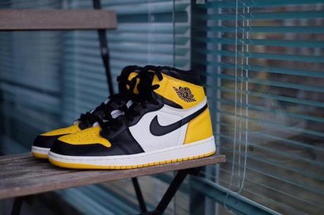 Air Jordan 1 High Yellow Toe