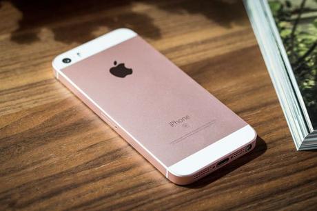 Apple jauge encore la température en vendant de nouveau l’iPhone SE