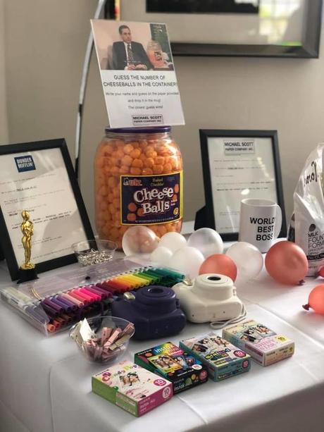Elles lui organisent une fête de mariage sous le thème de « The Office » Elles lui organisent une fête de mariage sous le thème de « The Office »