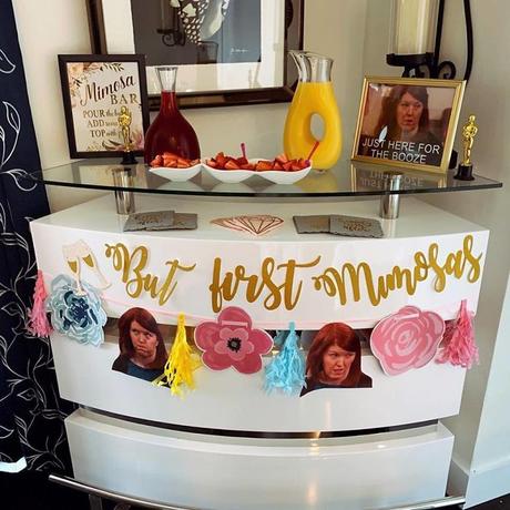 Elles lui organisent une fête de mariage sous le thème de « The Office » Elles lui organisent une fête de mariage sous le thème de « The Office »