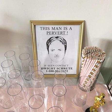 Elles lui organisent une fête de mariage sous le thème de « The Office » Elles lui organisent une fête de mariage sous le thème de « The Office »
