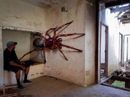 Monde d'insectes géants par Sergio Odeith