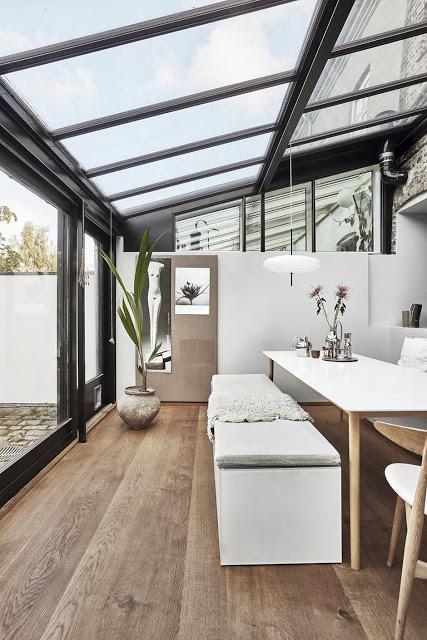 UNE MAISON CONTEMPORAINE... SENSIBLE ! UNE MAISON CONTEMPORAINE... SENSIBLE !