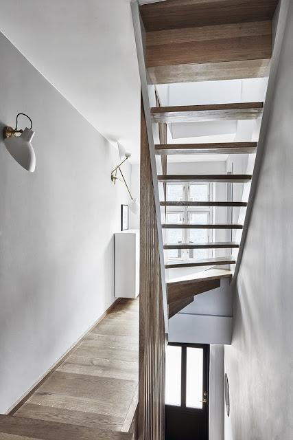 UNE MAISON CONTEMPORAINE... SENSIBLE ! UNE MAISON CONTEMPORAINE... SENSIBLE !