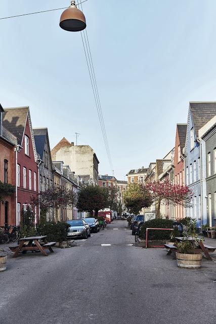 UNE MAISON CONTEMPORAINE... SENSIBLE ! UNE MAISON CONTEMPORAINE... SENSIBLE !