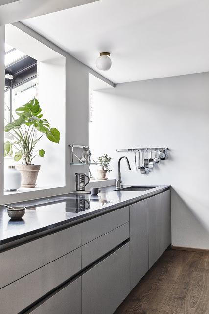 UNE MAISON CONTEMPORAINE... SENSIBLE ! UNE MAISON CONTEMPORAINE... SENSIBLE !