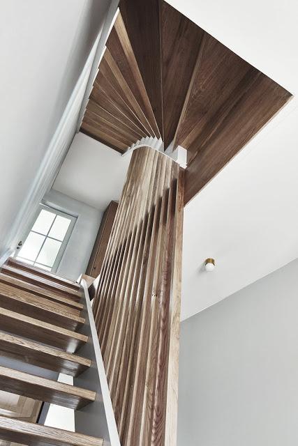 UNE MAISON CONTEMPORAINE... SENSIBLE ! UNE MAISON CONTEMPORAINE... SENSIBLE !