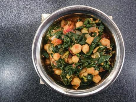 Feuilles – Curry de pois-chiches, épinards et tomates (chana saag)