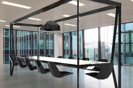 Swing Table: la table de réunion inspirée d’une balançoire