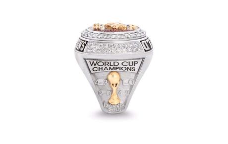 Paul Pogba offre des bagues de Champion du Monde aux bleus bagues de Champion du Monde fff