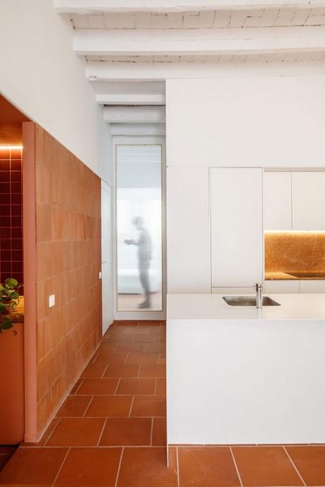 Un audacieux mélange de matériaux pour rendre hommage à la décoration méditerranéenne Un audacieux mélange de matériaux pour rendre hommage à la décoration méditerranéenne