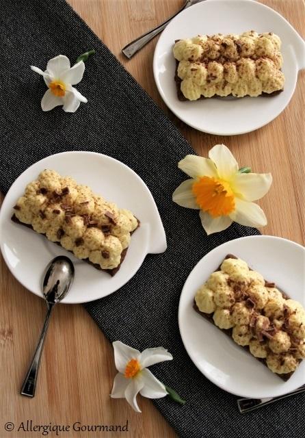 Tartelettes mousse coco-mangue sur pâte au cacao { sans gluten, sans lait, sans œufs}