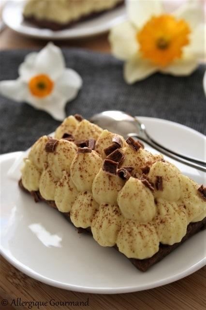 Tartelettes mousse coco-mangue sur pâte au cacao { sans gluten, sans lait, sans œufs}