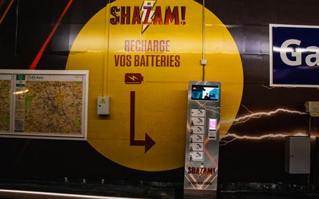 Shazam! recharge ta batterie dans le métro ! Shazam! recharge ta batterie dans le métro !