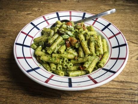 Version printemps – Pesto végétal d’ail des ours (et une recette de pâtes)