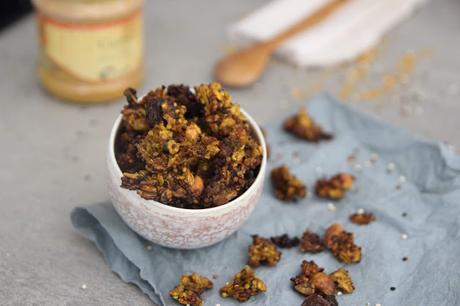 Cuillere et saladier : Granola quinoa-curry