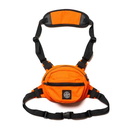 Stone Island mise sur le Orange Fluo pour sa collection SS19