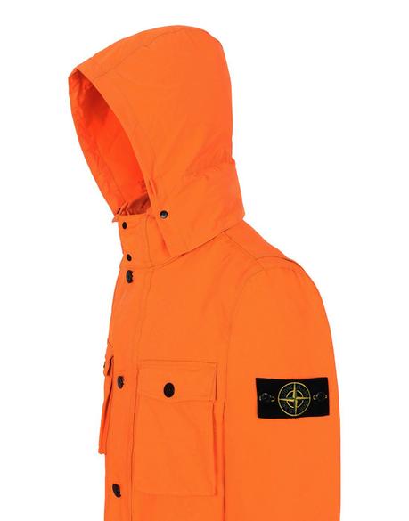 Stone Island mise sur le Orange Fluo pour sa collection SS19