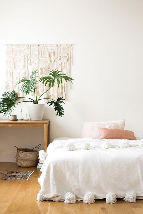 petit appartement minimaliste chambre linge de lit blog déco clem around the corner