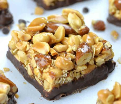 Barre amande cacahuètes au chocolat