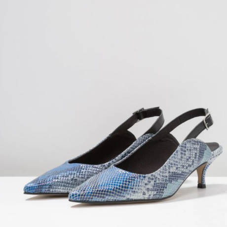 La chaussure slingback signe son grand retour