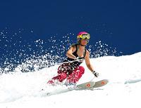 Skier la sale neige de printemps