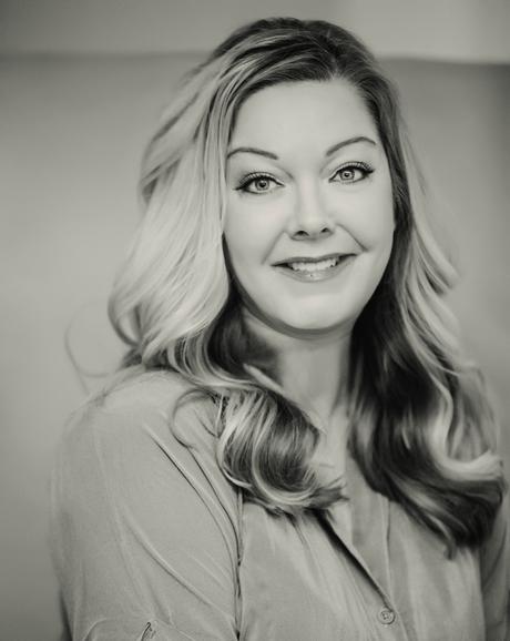 Ilsa head shot-2.jpg