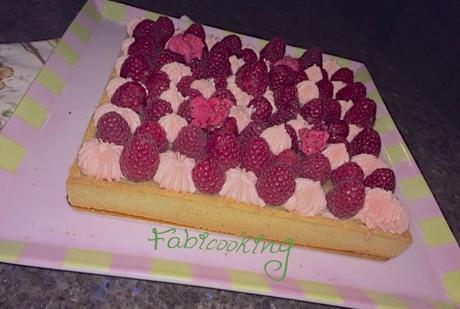 Tarte framboises,biscuit au Thé Matcha et crème à la rose Tarte framboises,biscuit au Thé Matcha et crème à la rose