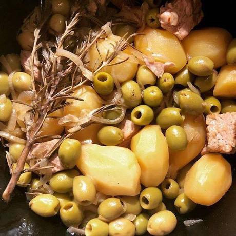 sauté de veau aux pommes de terre et aux olives