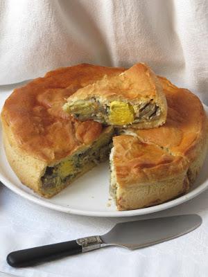 Schacciata ou tourte pascale au brocoli et au poireau