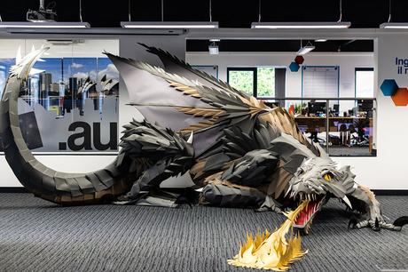 Le dragon géant de Game of Thrones entièrement réalisé en papier