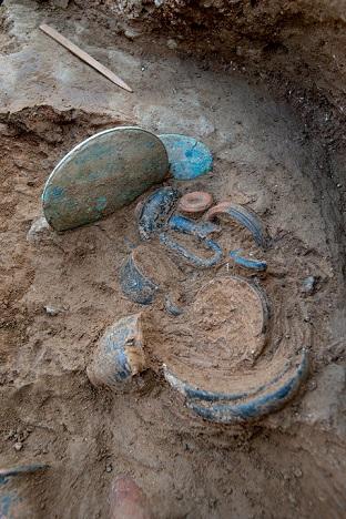 Corse: découverte d'une tombe étrusque dans un hypogée à Aléria