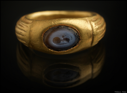 Corse: découverte d'une tombe étrusque dans un hypogée à Aléria