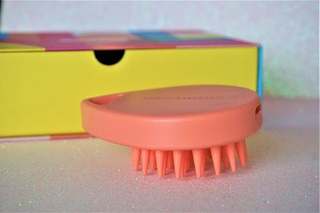 La Birchbox Pop Couleurs a du peps ! https://www.awin1.com/cread.php?awinmid=15574&awinaffid=285299&clickref=&p=https%3A%2F%2Fbirchbox.fr%2Fmarques%2Fbirchbox%2Fbrosse-massante