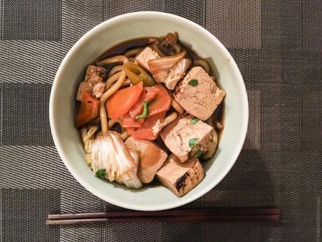 One pot à la japonaise – Sukiyaki au tofu grillé