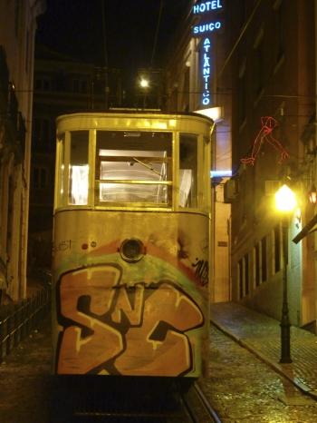 carnet,note,journal,autobiographie,écriture de soi,prairie journal,voyage,nocturne,lisbonne,portugal,tramway,electrico,principe real,restauradores,blog littéraire de christian cottet-emard,venise,italie,europe,direction,sens de l'orientation,gnossiennes,satie,aldo ciccolini,pianiste,piano,fernando pessoa,poète,poésie,littérature,rêve,sommeil,neige,jura,banc