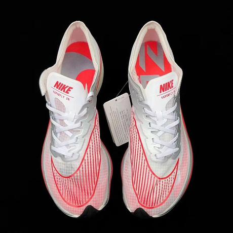Premier aperçu de la nouvelle Nike Zoom Vaporfly 5% Premier aperçu de la nouvelle Nike Zoom Vaporfly 5% (3)
